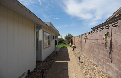 Henderson Condo | Real grass | small dogs OK | privt entrance | quiet neighborhood