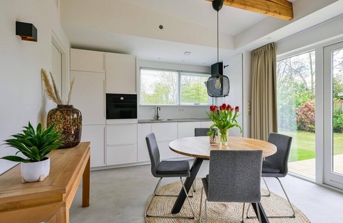 Sint Maartensvlotbrug House | Recent Volledig Gerenoveerd Vakantiehuis met een Heerlijke Riante Tuin