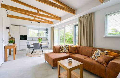 Sint Maartensvlotbrug House | Recent Volledig Gerenoveerd Vakantiehuis met een Heerlijke Riante Tuin