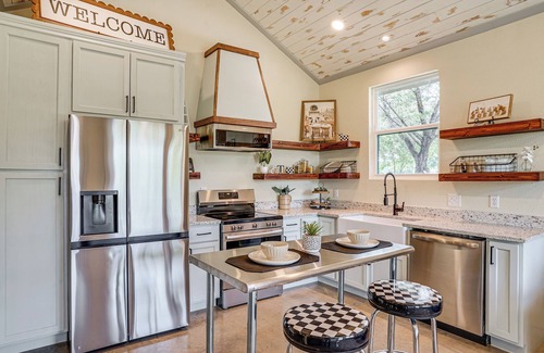 Dennis Cabin | Recently Built Cabin w/Pavilion in Granbury!