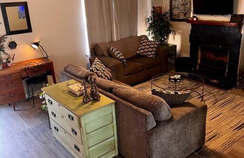 Concord House | Recently Remodeled 2 Bedroom on the Ohio River
