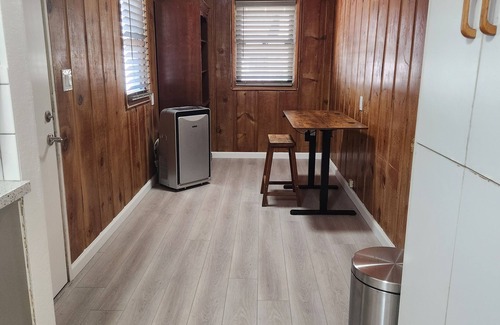 Broadmoor House | Recently Renovated 3-bedroom house with WiFi in Oakland