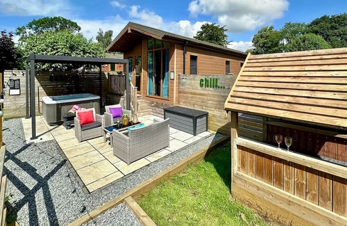 Raywell Ski Chalet | Recently upgraded to include Tilt and turn Gazebo over hot tub.