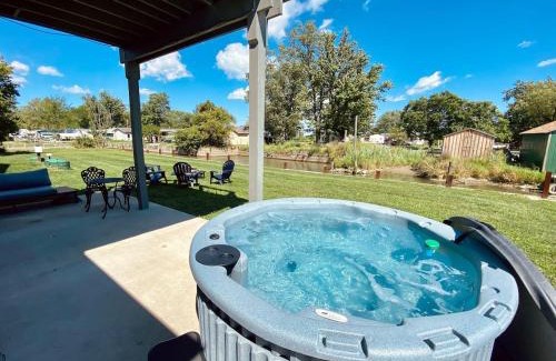 Vickery House | Reconnect in a Cozy Retreat