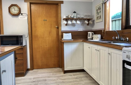Kingston Beach Cottage | Recreation Cottage - charming quiet beach getaway