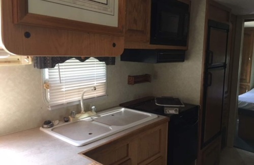 Northeast Houston House | Recreational Vehicle On a Beautiful site B