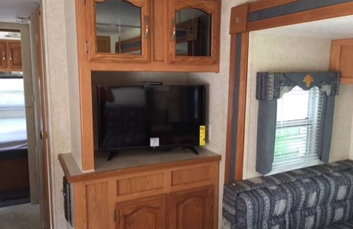 Northeast Houston House | Recreational Vehicle On a Beautiful site B
