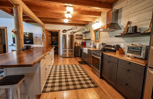 Walker Cabin | Red Barn Lodge with a Boat slip at Leach Lake