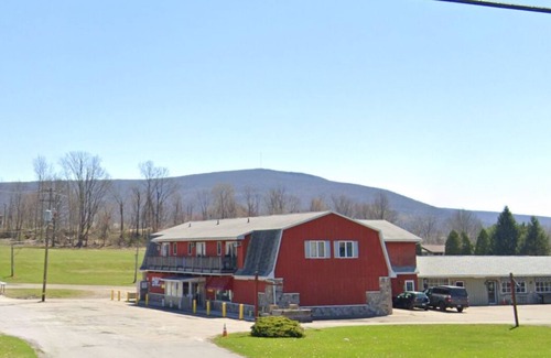 Clarks Summit Apartment | Red Barn Village: Large space with 1 Bed/1 Bath
