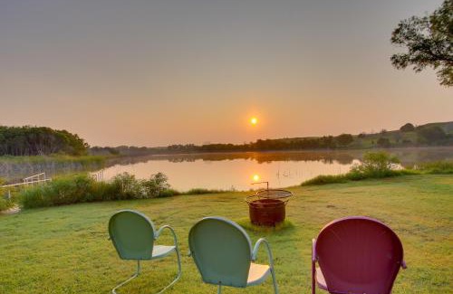 Custer County House | Red Bluff Inn and Retreat with Entire Ranch on Lake!