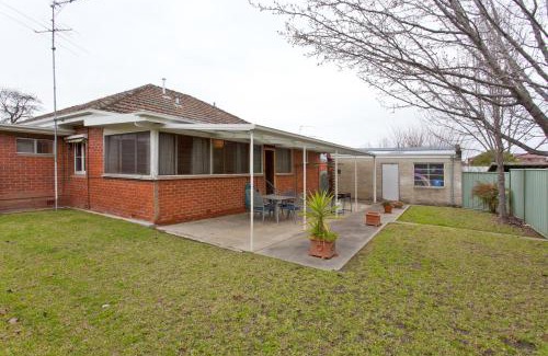 Albury House | Red Brick Beauty - Central Cottage