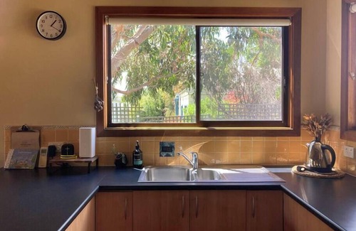 Port Campbell House | Red Cedar Cottage. Coastal retreat- wood fire. GOR