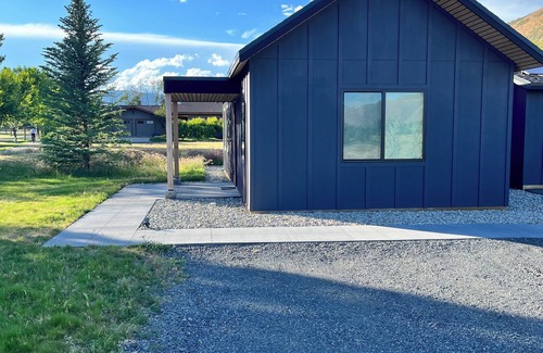 Hailey Cottage | Red Devil Cottage in the Sun Valley Idaho area. Beautiful, modern mountain gem!