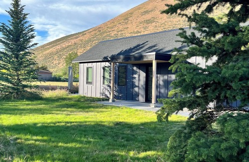 Hailey Cottage | Red Devil Cottage in the Sun Valley Idaho area. Beautiful, modern mountain gem!