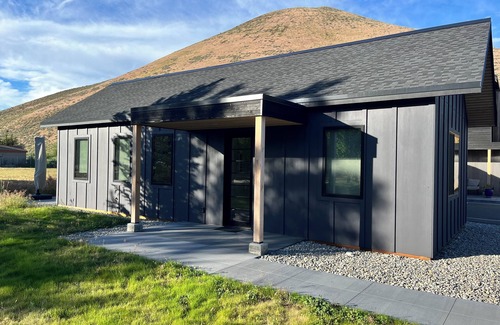 Hailey Cottage | Red Devil Cottage in the Sun Valley Idaho area. Beautiful, modern mountain gem!