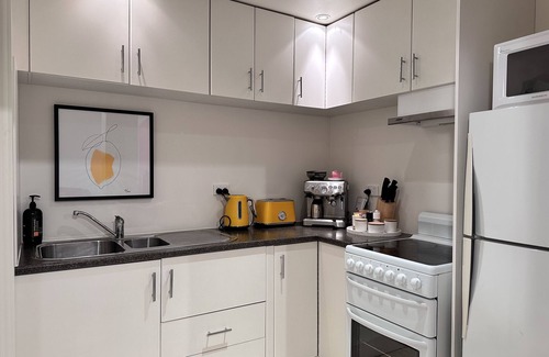 Battery Point Apartment | Red Door Apartment + 2 beds + Water views + Free WIFI