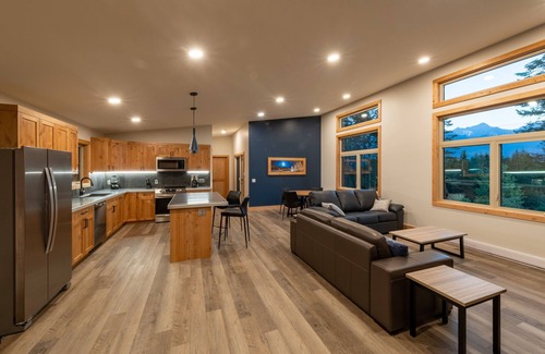 Golden Ski Chalet | Red Fox Lodge, 2 bedroom, 2 bathroom with Hot Tub