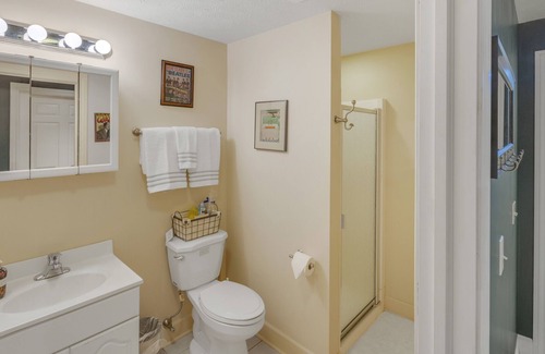 Victor Apartment | Red Fox Run Hideaway (1-Bedroom Apartment) by RedAwning