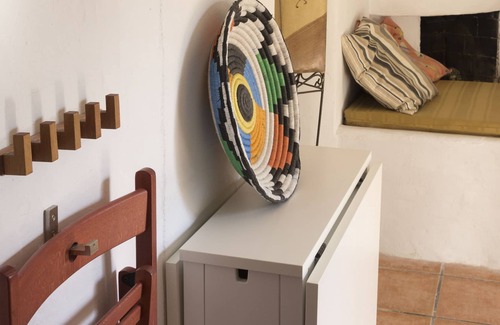 Es Canar Apartment | Red, Idyllic Apt. + Hammock + Sun Loungers, Pushbike Area, Beach, Hippy Market