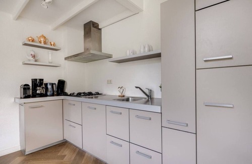 Zwiggelte House | Red Kite I Stylish Bungalow with Private Garden