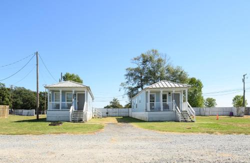 Lake Village House | Red Leaf Cottages