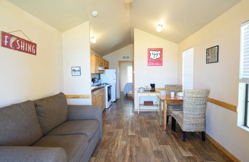 Lake Village Cabin | Red Leaf Cottages