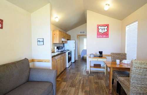Lake Village Cabin | Red Leaf Cottages