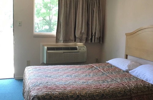 Briar Creek Hotel | Red Maple Inn