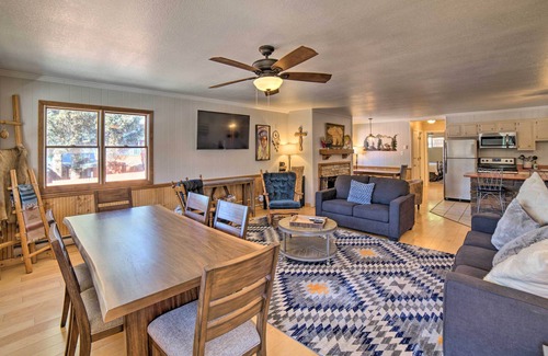Red River Condo | Red River Condo w/Fire Pit: 1/2 Mi to Slopes!