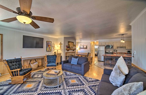 Red River Condo | Red River Condo w/Fire Pit: 1/2 Mi to Slopes!