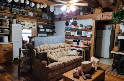 Booneville Cabin | Red River Gorge/Natural Bridge Cabin Rental