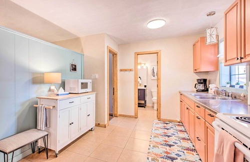 Red River House | Red River Retreat: Walk to Lifts, Mtn Views!