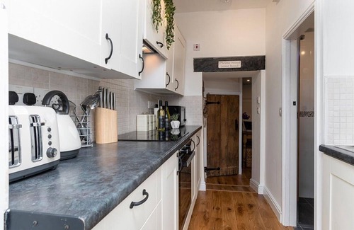 Brynsiencyn Cottage | Red Robin Cottage - One Bedroom Cottage, Sleeps 2