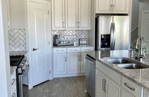 Sienna Hills House | Red Rock Landing- spacious & luxurious 4 bed/4 bath townhouse near Zion w/VIEW!