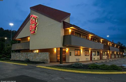 Tad Hotel | Red Roof Inn Charleston - Kanawha City, WV