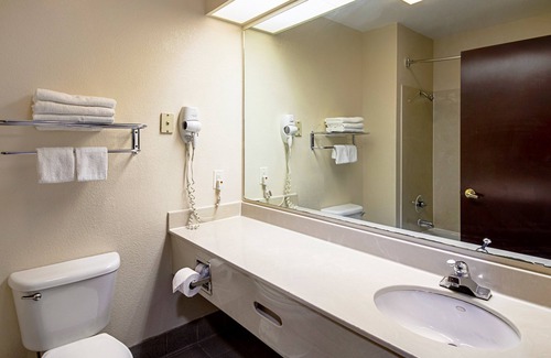 Rio Vista Hotel | Red Roof Inn San Marcos