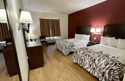 Milan Hotel | Red Roof Inn Sandusky - Milan