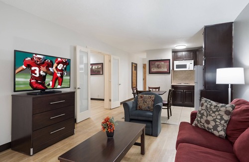Jacksonville Hotel | Red Roof Inn & Suites Jacksonville, NC