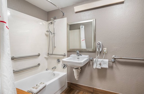 Greenwich Hotel | Red Roof Inn Virginia Beach