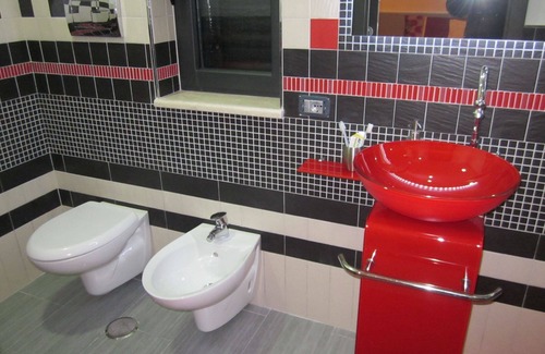 Campolattaro Hotel | Red Room - Bedroom with lake view