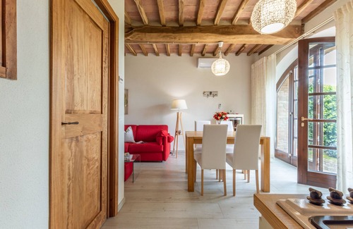 Monteroni d'Arbia Apartment | "Red Rose" apartment overlooking Siena