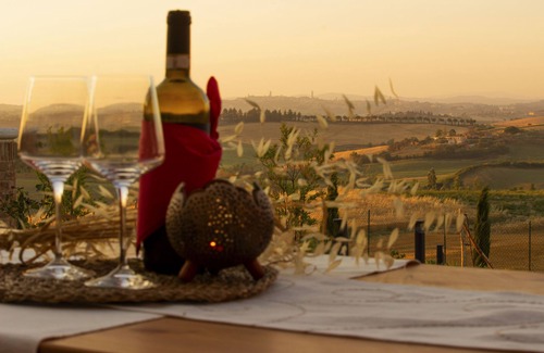 Monteroni d'Arbia Apartment | "Red Rose" apartment overlooking Siena