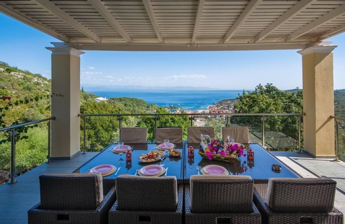 Gaios Villa | Red Rose Artists Villas