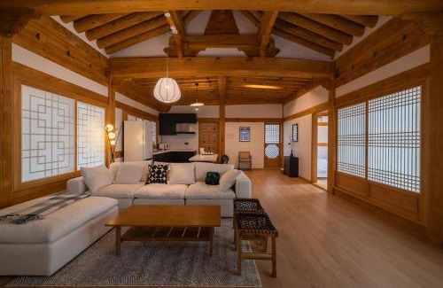 Gimpo Apartment | Red Serenity