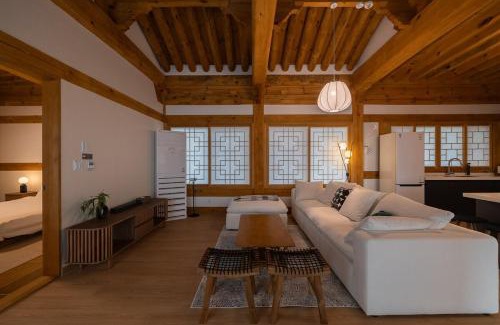 Gimpo Apartment | Red Serenity