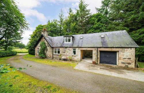 Logie Coldstone House | Red Squirrel Cottage, Family & Pet Friendly Adventure Retreat, Strathdon, Aberdeenshire