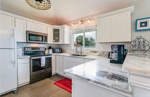 Keaau House | Red Ti Leaf Vacation House is your choice!nn