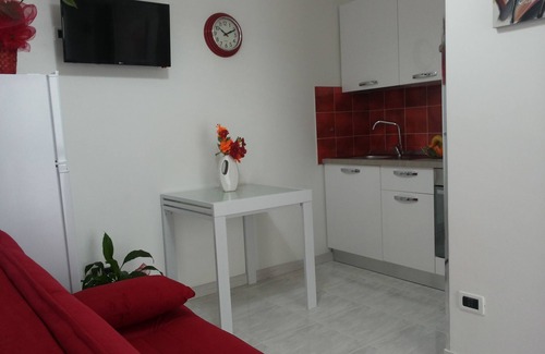 Casa Santa Apartment | RED WI-FI FREE TULIP APARTMENT