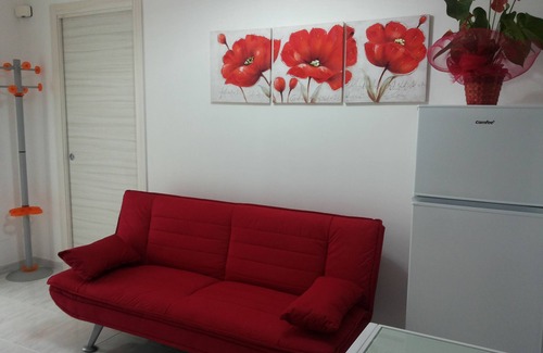 Casa Santa Apartment | RED WI-FI FREE TULIP APARTMENT
