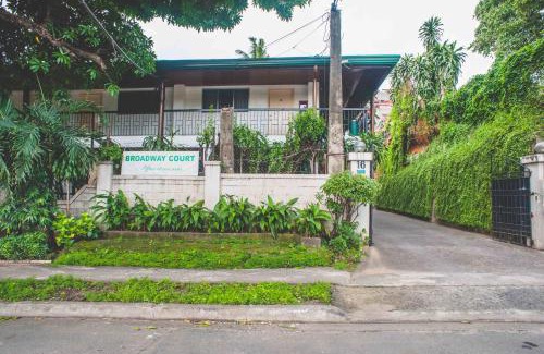 New Manila House | RedDoorz at Broadway Court Apartelle Quezon City